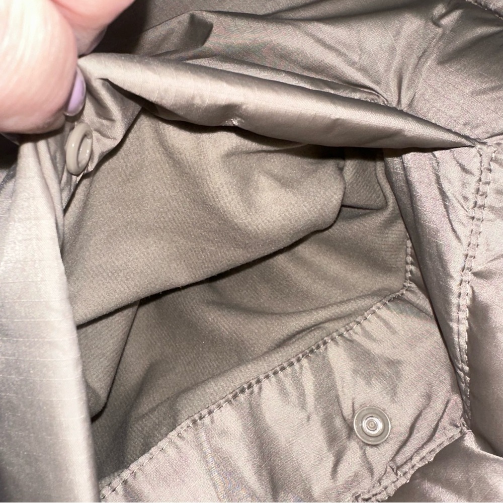 Hollister Men’s Taupe Mock Neck Puffer Jacket - Size Medium - Picture 4 of 11